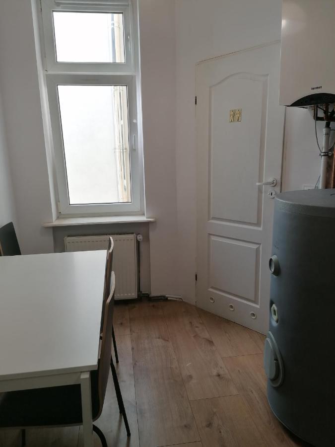 Hostel Tulip - Pokoj 5 Ze Wspolna Lazienka I Kuchnia 슈체친 외부 사진