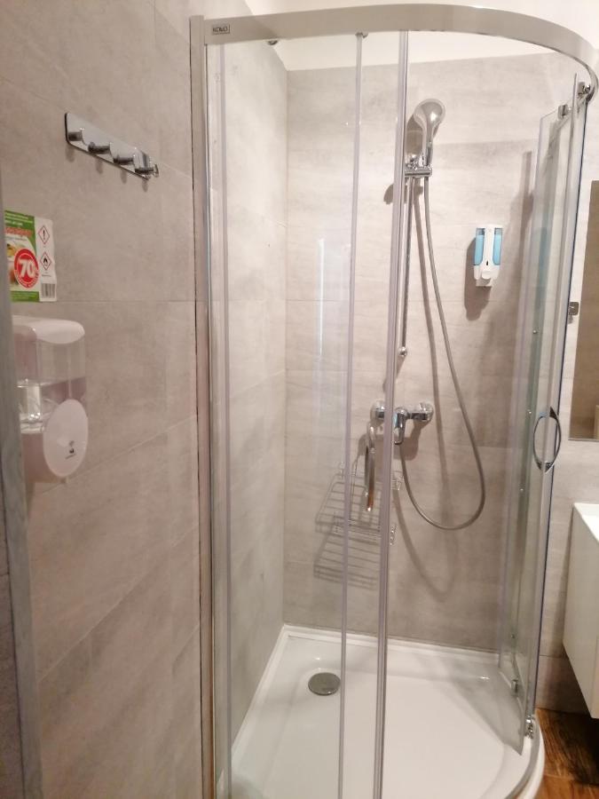 Hostel Tulip - Pokoj 5 Ze Wspolna Lazienka I Kuchnia 슈체친 외부 사진