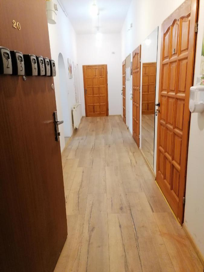 Hostel Tulip - Pokoj 5 Ze Wspolna Lazienka I Kuchnia 슈체친 외부 사진